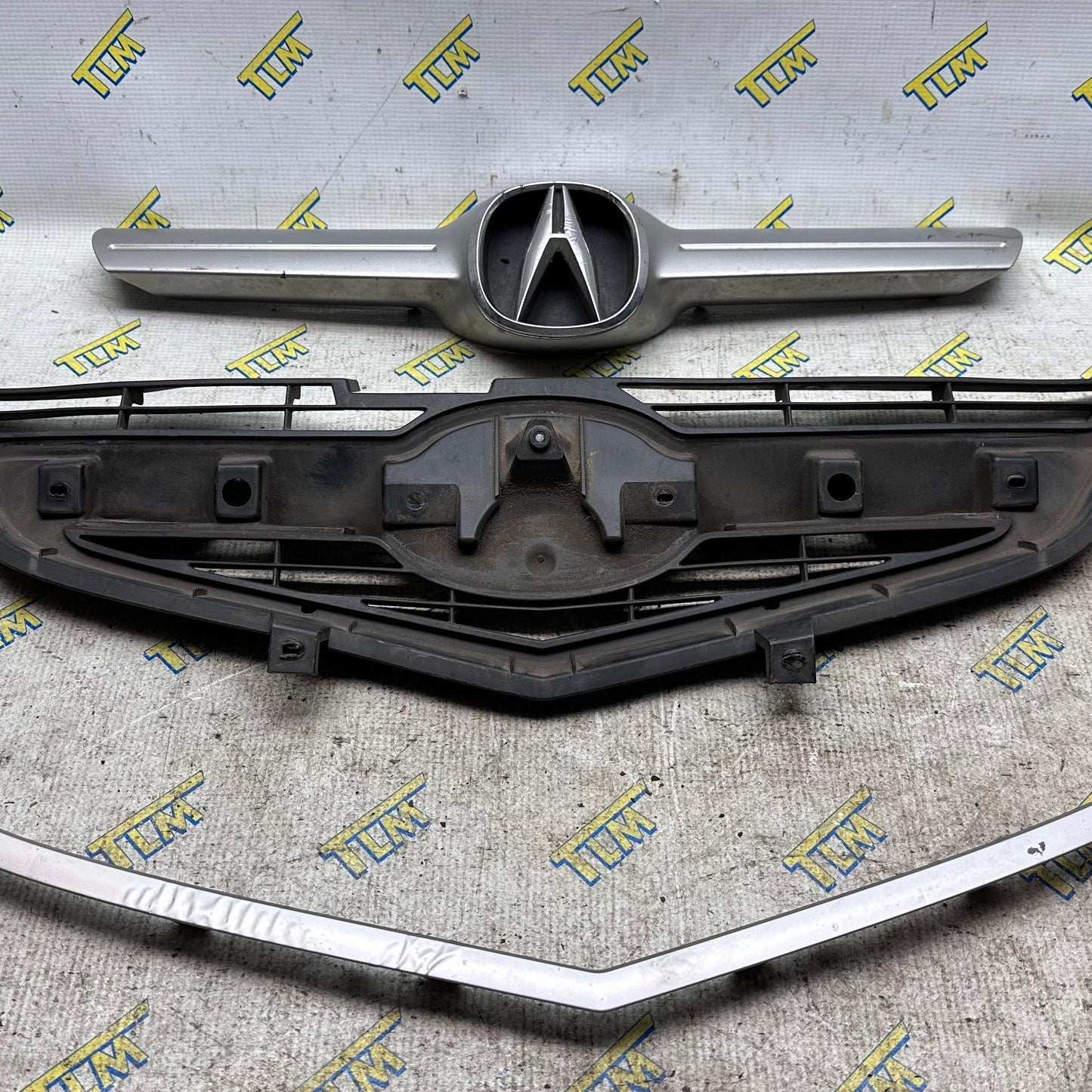 04-06 Acura TL Front Bumper Grille Mesh Emblem Logo V Trim 2004 2005 2006 05 OEM