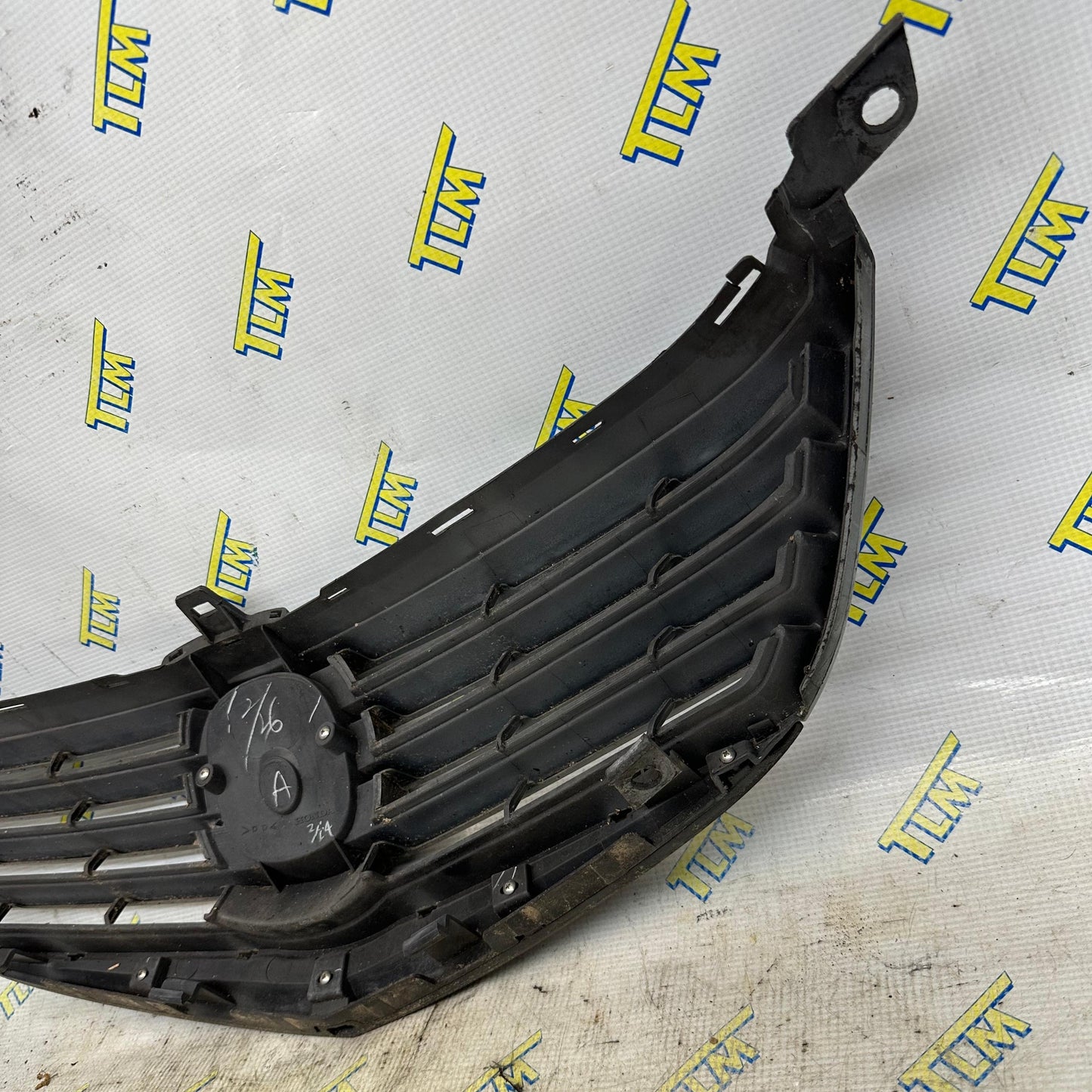 05-08 Acura RL Grill Front Bumper Center 2005 2006 2007 2008 Grille Black OEM