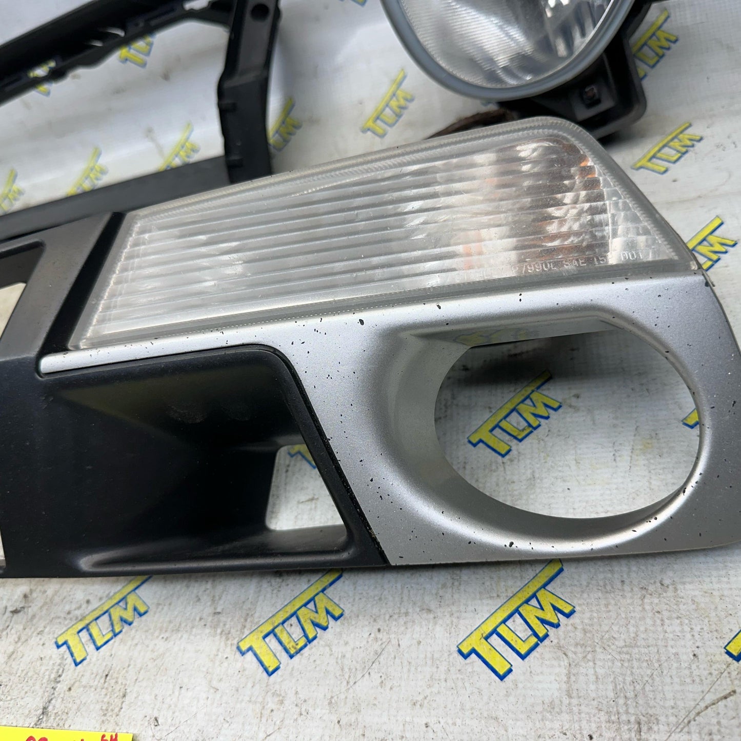 09-11 Acura TL Fog Grille DRIVER / LEFT 3.7 engine Fog Light & Bracket Silver Trim 2009 2010 2011 10 OEM