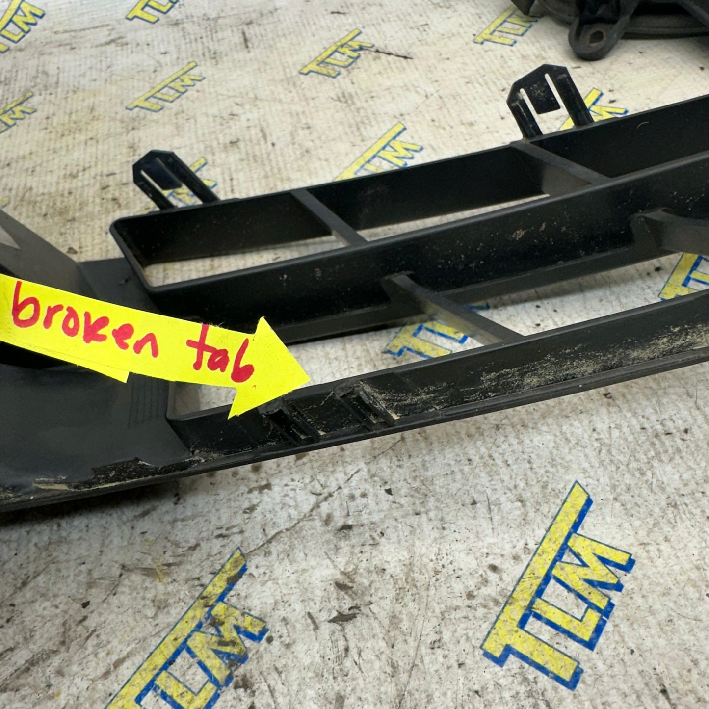 09-11 Acura TL Fog Grille DRIVER / LEFT 3.7 engine Fog Light & Bracket Silver Trim 2009 2010 2011 10 OEM