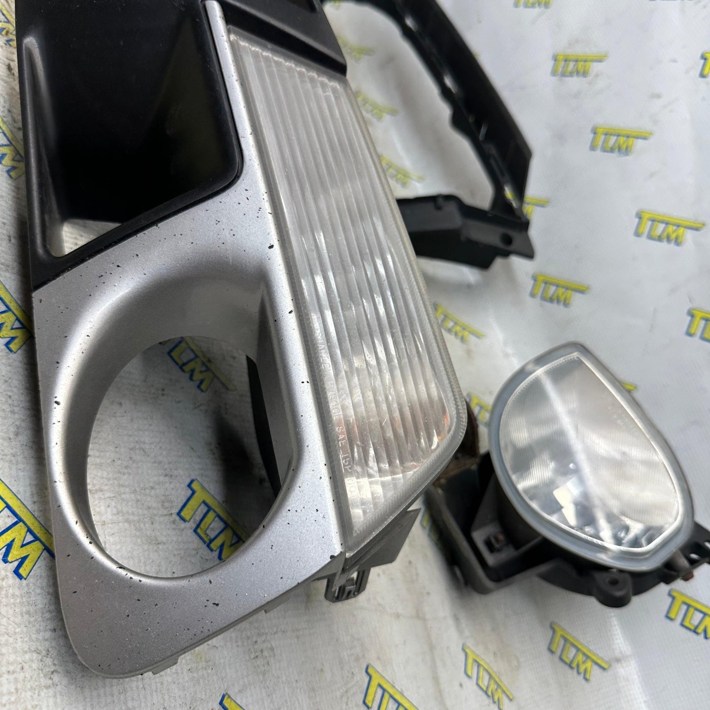 09-11 Acura TL Fog Grille DRIVER / LEFT 3.7 engine Fog Light & Bracket Silver Trim 2009 2010 2011 10 OEM
