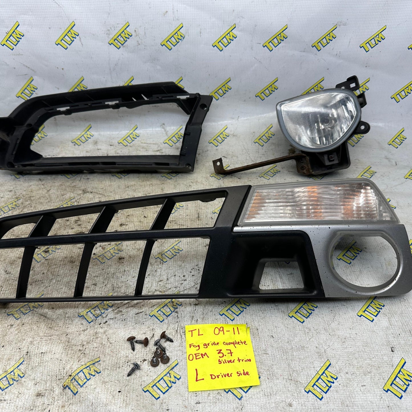 09-11 Acura TL Fog Grille DRIVER / LEFT 3.7 engine Fog Light & Bracket Silver Trim 2009 2010 2011 10 OEM