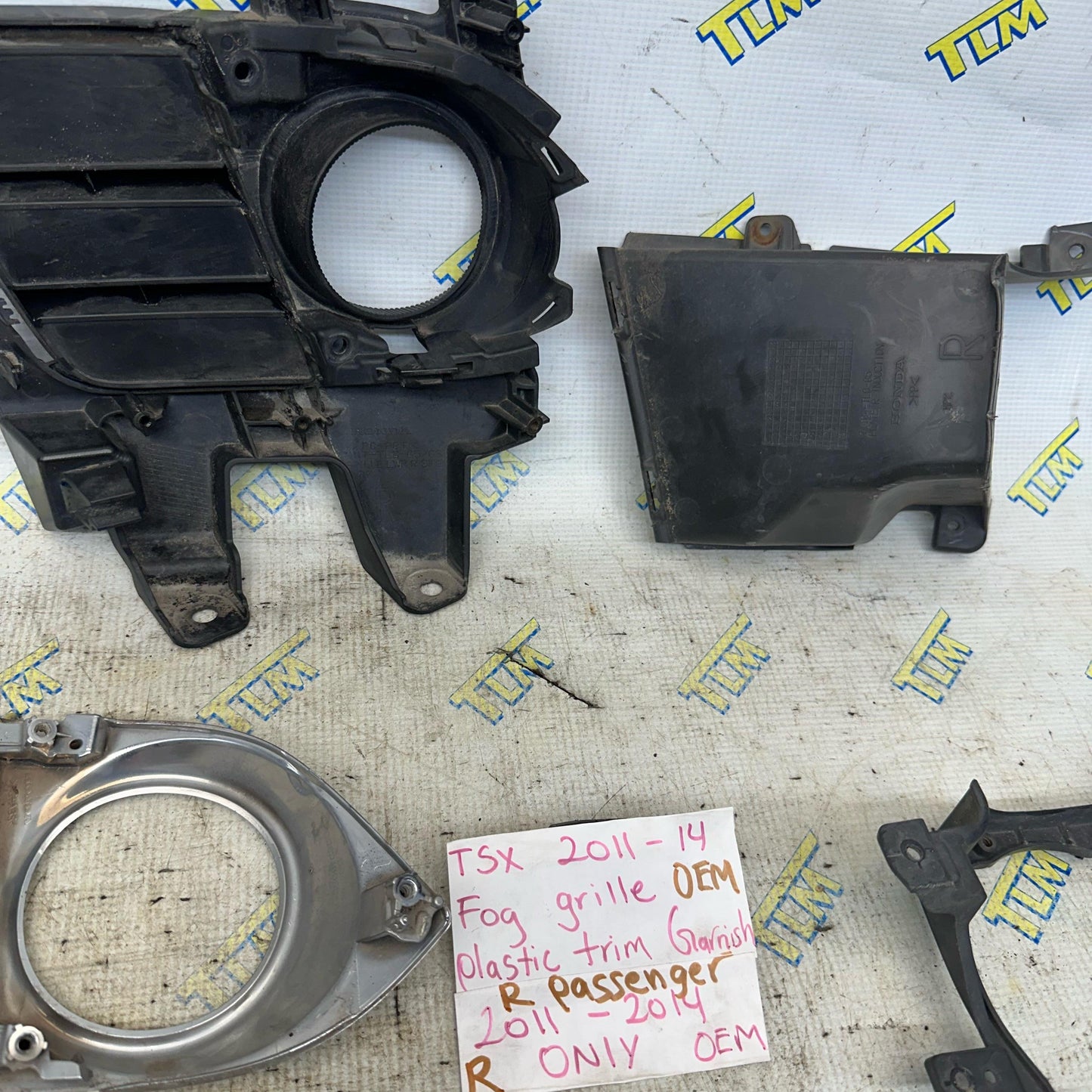 11-14 Acura TSX Front Fog Grille Trim PASSENGER RIGHT 2011 2012 2013 2014 OEM