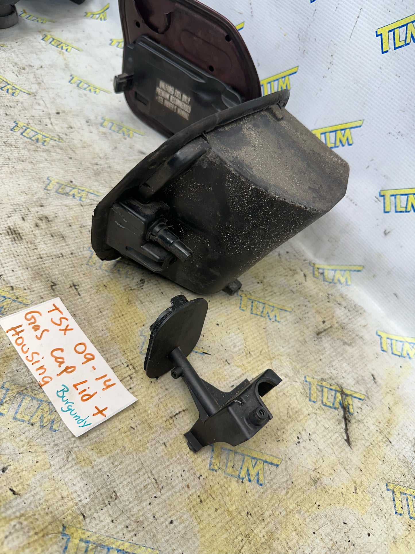 09-14 Acura TSX Fuel Gas Cap Cover Lid with Housing 2010 2011 2012 2013 Burgundy OEM