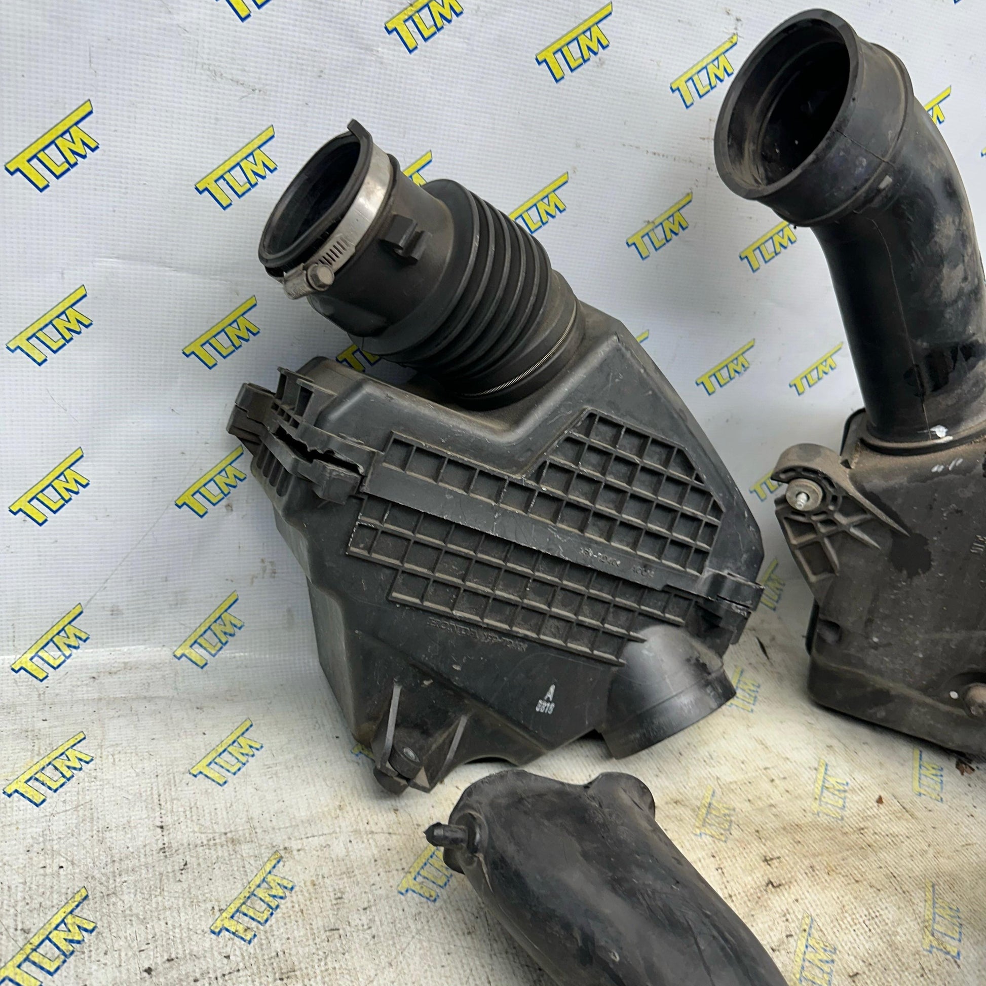 05-08 Acura RL Engine Air Intake Cleaner Filter Box Housing Hoses 06 07 OEM