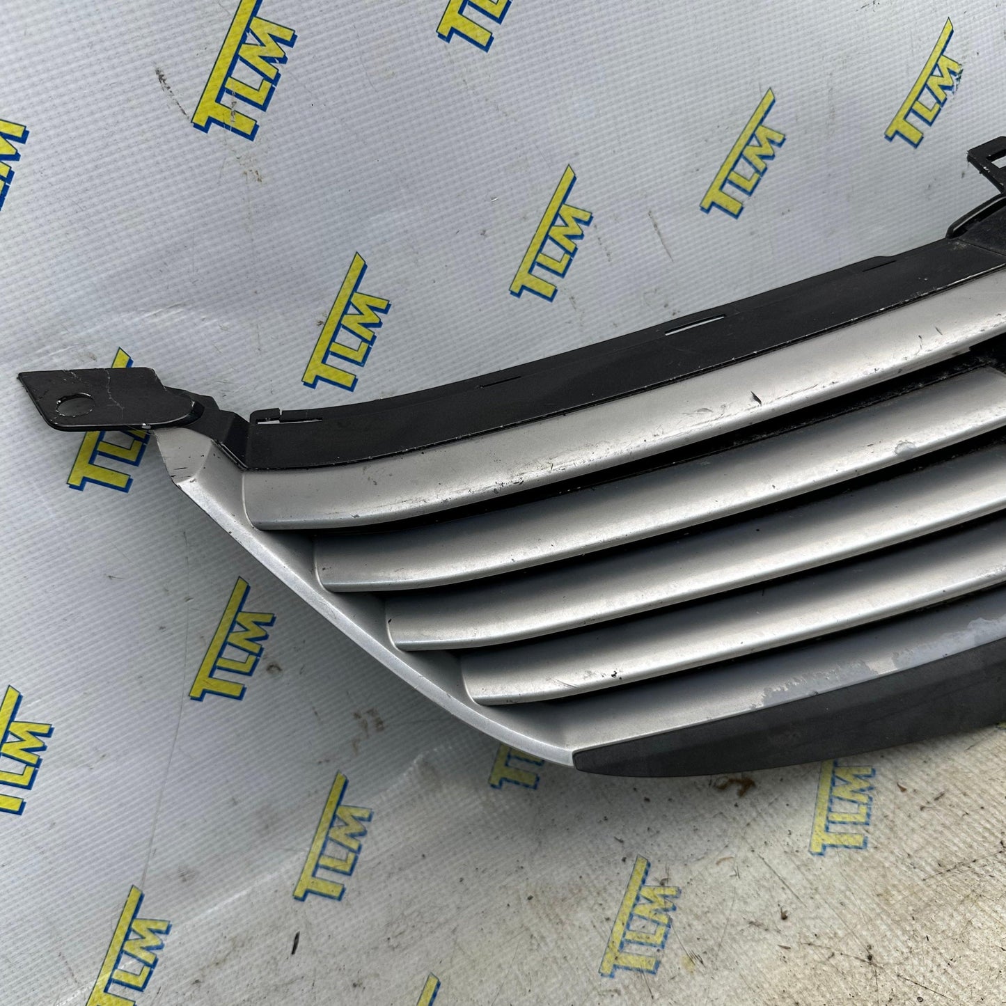 05-08 Acura RL Grill Front Bumper Center 2005 2006 2007 2008 Grille Black OEM