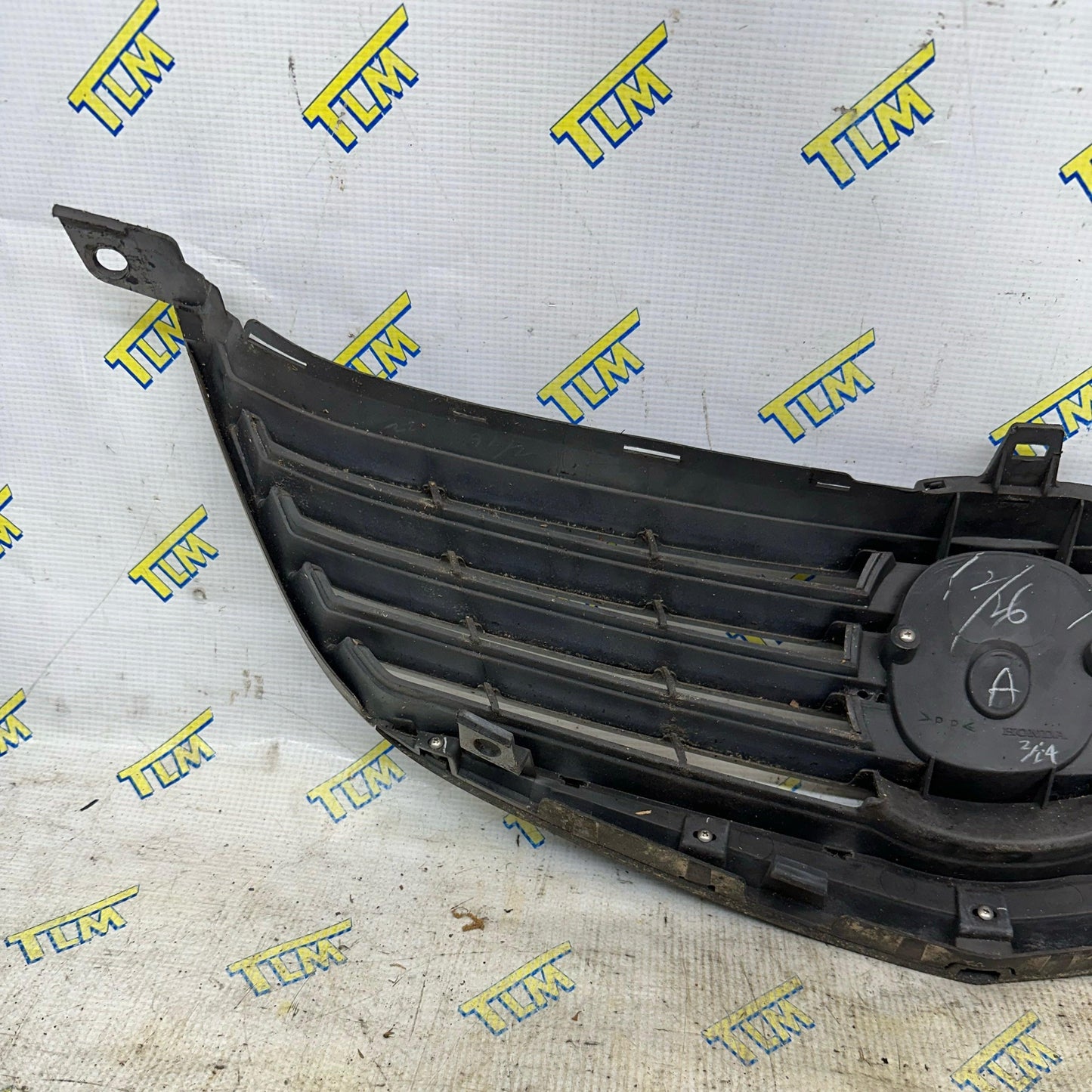 05-08 Acura RL Grill Front Bumper Center 2005 2006 2007 2008 Grille Black OEM