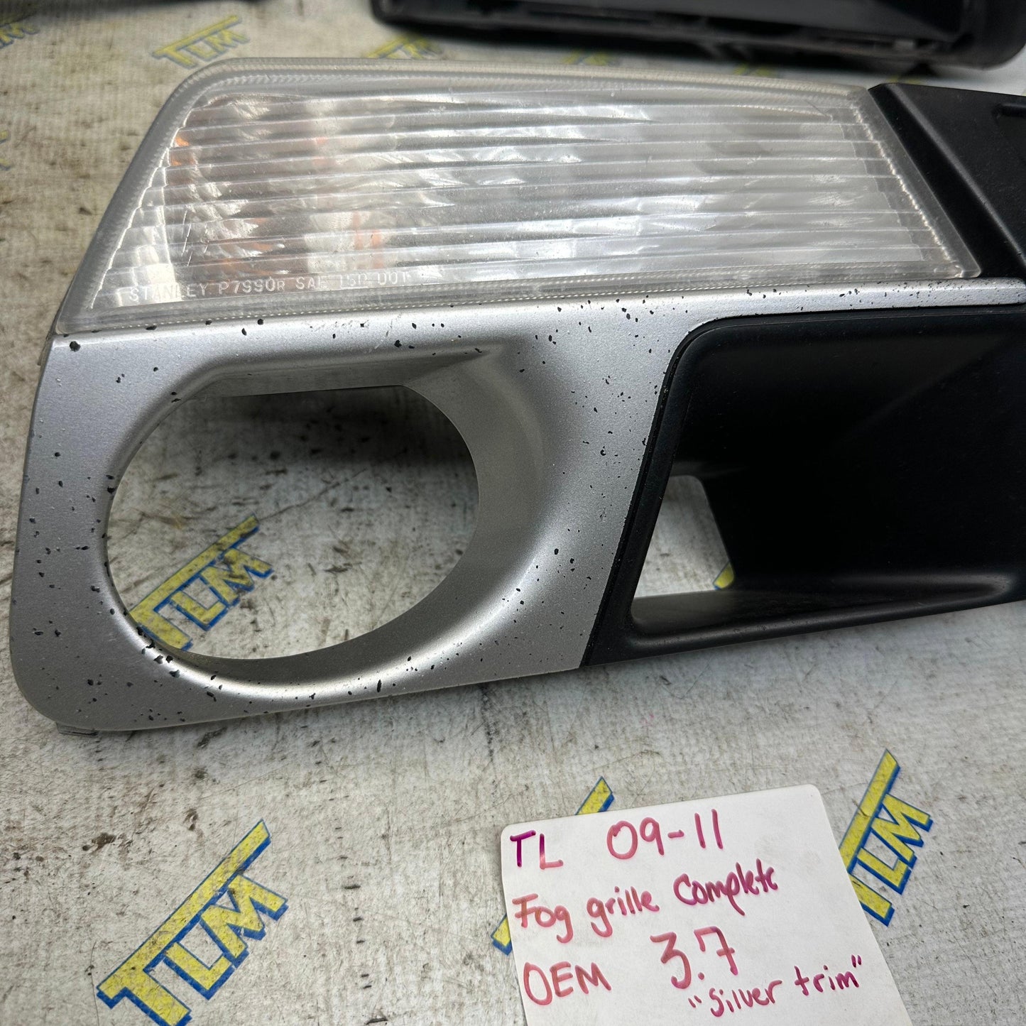 09-11 Acura TL Fog Grille PASSENGER / RIGHT 3.7 engine Fog Light & Bracket Silver Trim 2009 2010 2011 10 OEM
