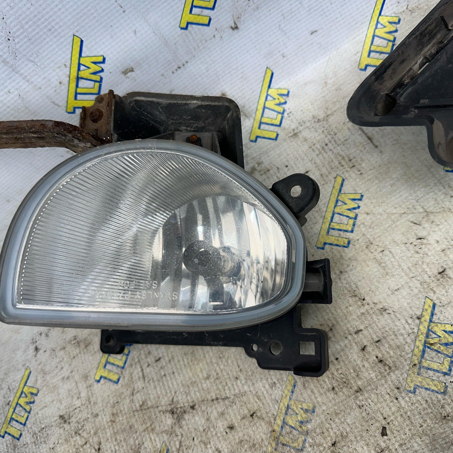 09-11 Acura TL Fog Grille PASSENGER / RIGHT 3.7 engine Fog Light & Bracket Silver Trim 2009 2010 2011 10 OEM
