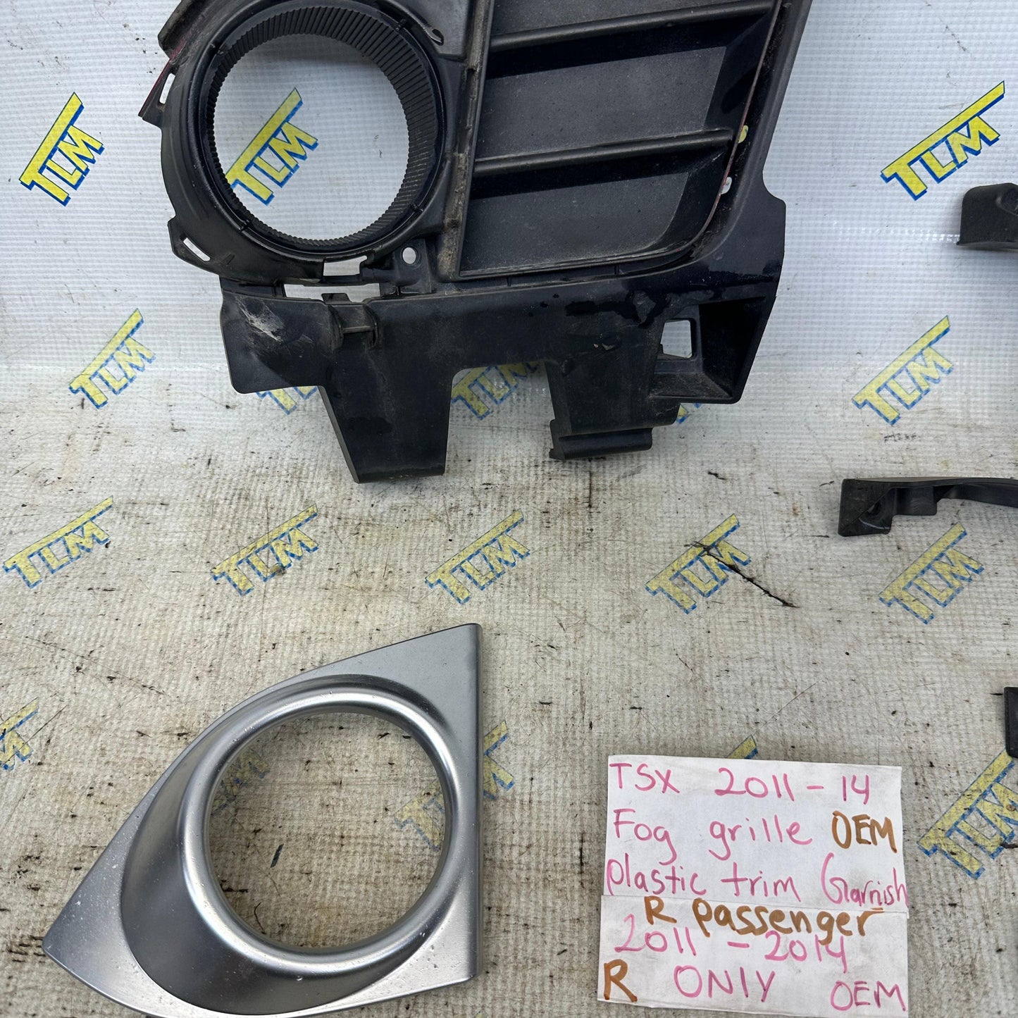 11-14 Acura TSX Front Fog Grille Trim PASSENGER RIGHT 2011 2012 2013 2014 OEM